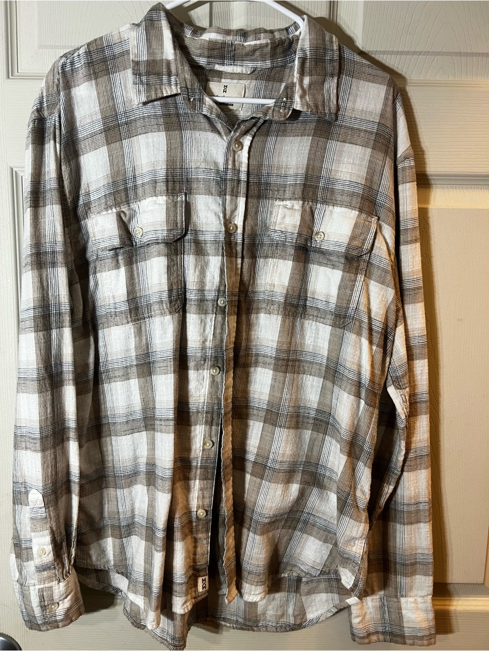 Women’s Long Sleeve Sz XL Plaid Button-Up Shirt in White and Brown